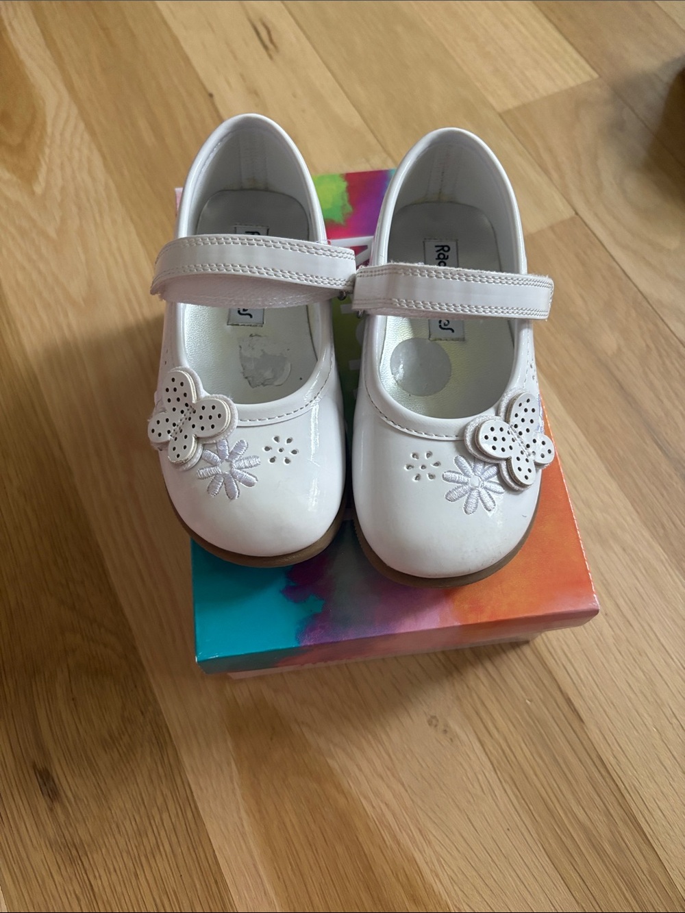 Rachel Shoes White Patent Mary Janes with Butterfly Accent size 9 Toddler Girl